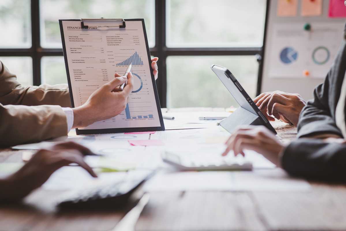 Top Investment Trends to Watch in 2025: From Green Energy to AI Startups